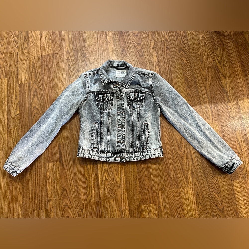 EightyTwo women’s medium denim jacket, grey acid wash